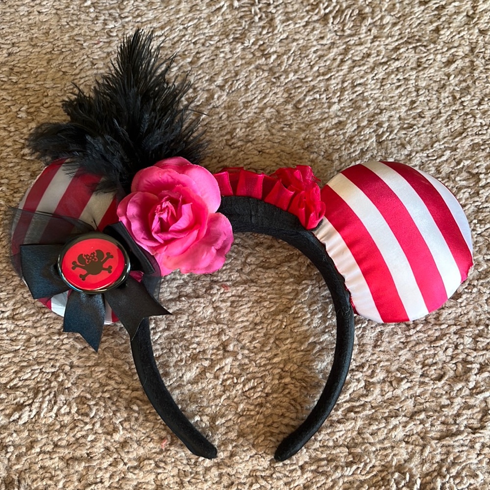 Pirate Captain Minnie